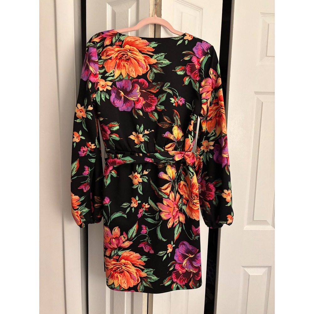 Siena Floral Wrap Dress – Size 10 – Elegant & Sexy with Self-Tie Belt - Picture 7 of 10